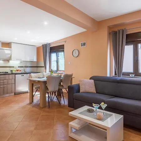 Nice Apartment In Pula Apartment *