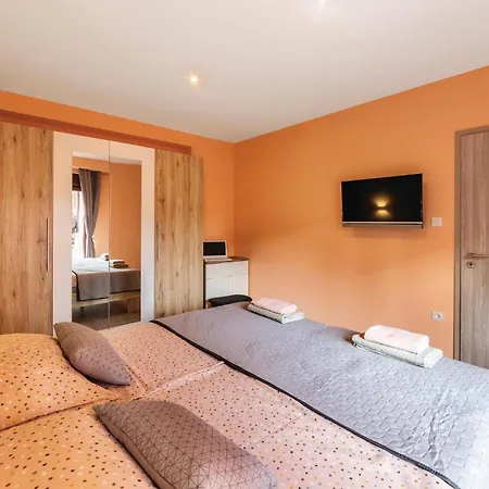 Nice Apartment In Pula *